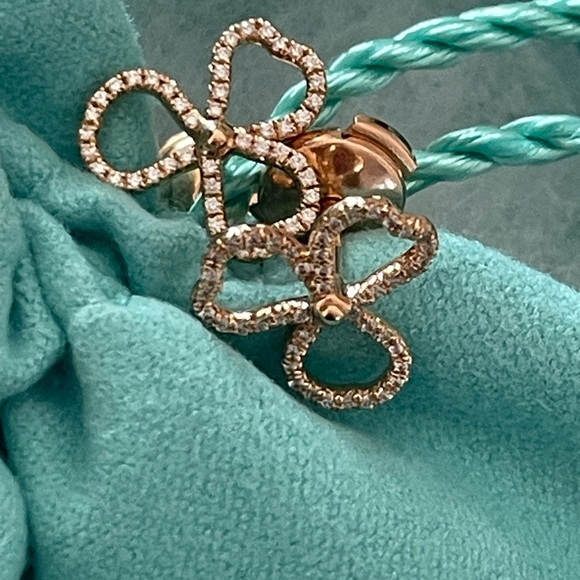 Tiffany & Co 18K rose gold and diamond paper‎ flower earrings - Picture 2 of 15